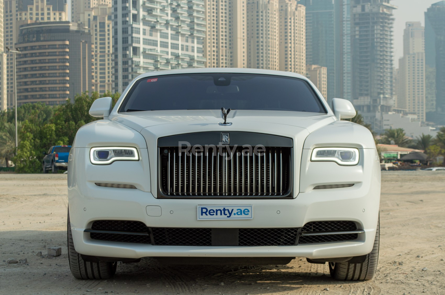 Blanco Rolls Royce Wraith- BLACK BADGE en alquiler en Abu-Dhabi 0