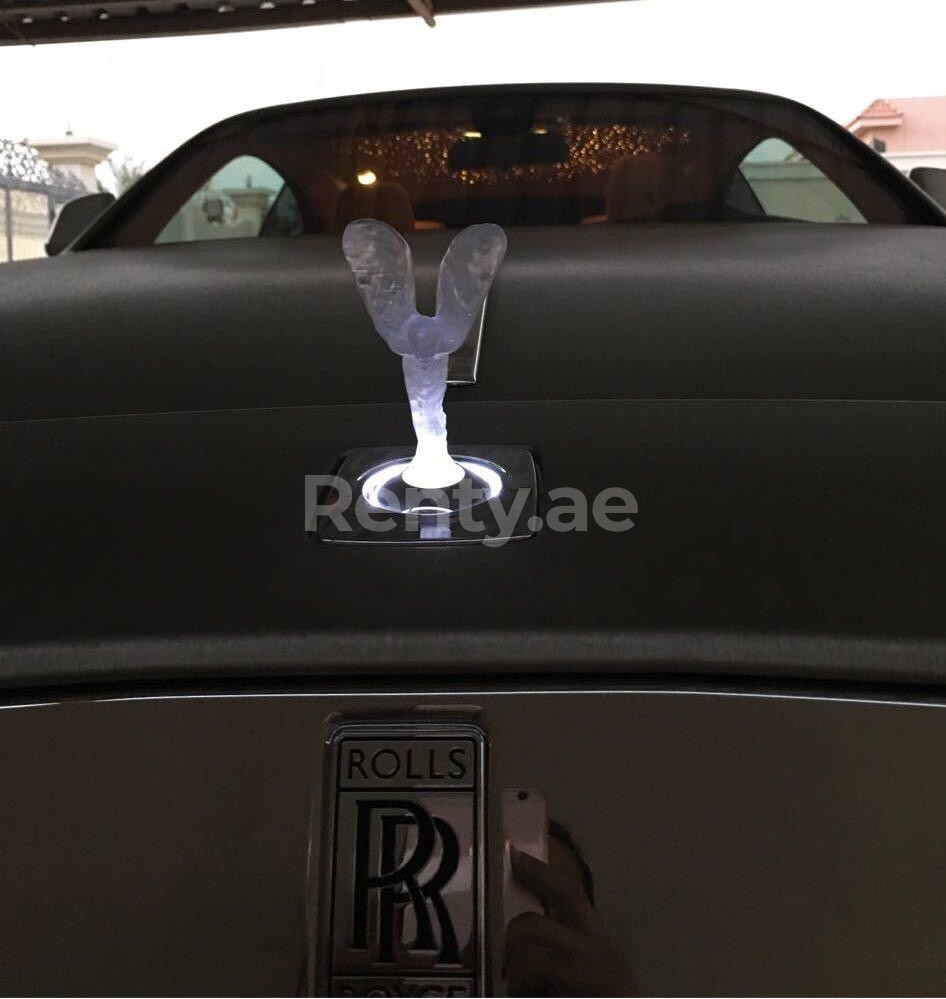 Blanco Rolls Royce Wraith en alquiler en Abu-Dhabi 3