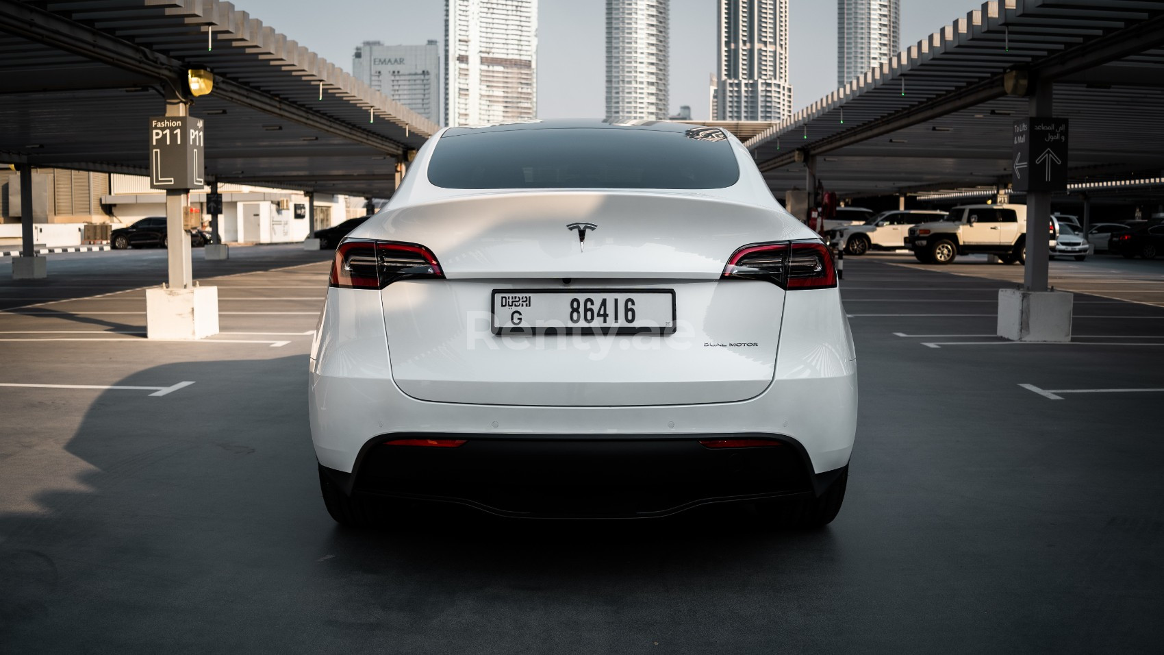 Blanc Tesla Model Y Long Range en location à Dubai 2