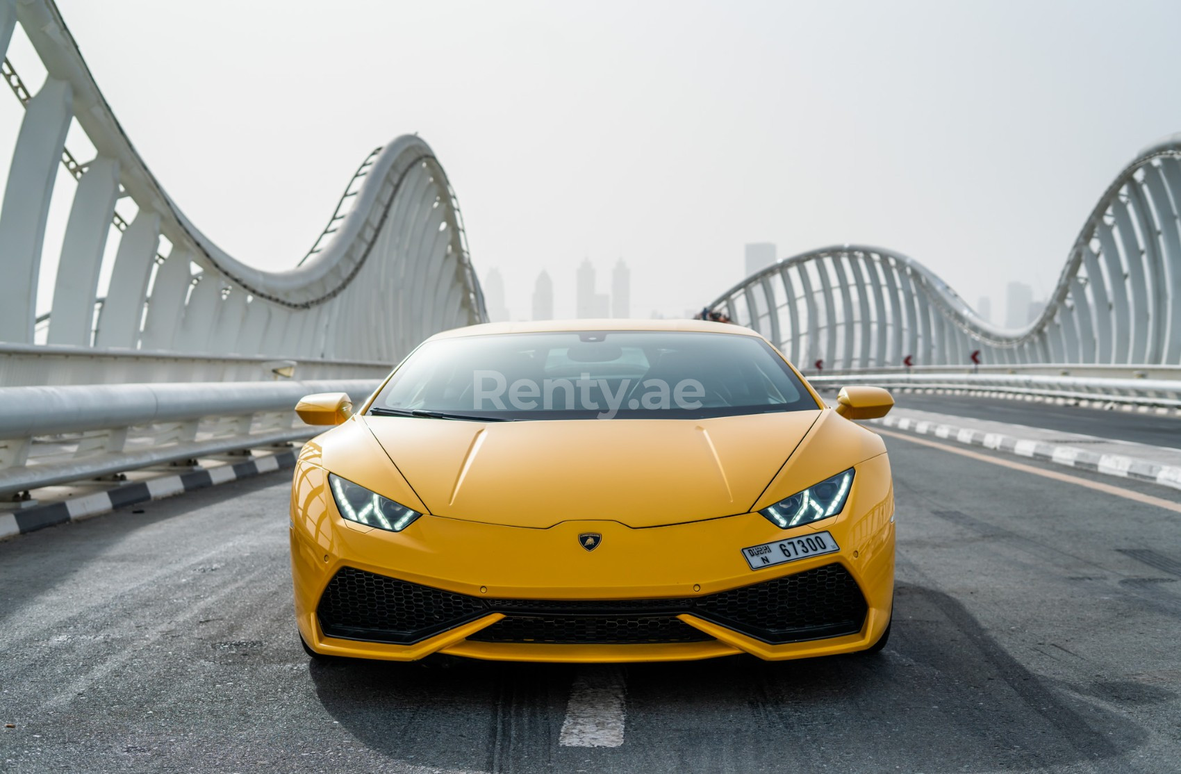 在沙迦租赁黄色 Lamborghini Huracan Coupe 0