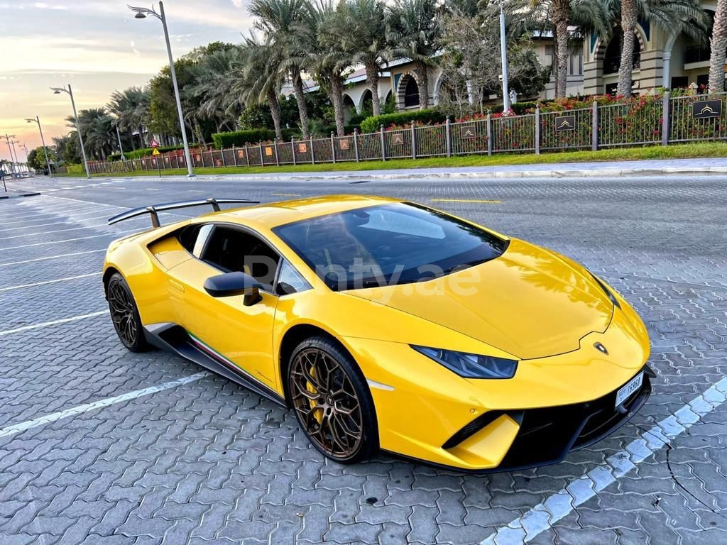 Gelb Lamborghini Huracan Performante zur Miete in Dubai 0