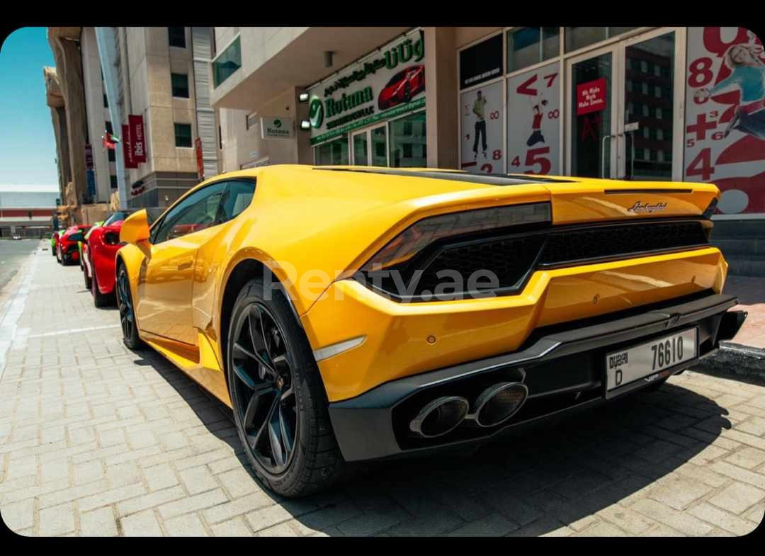 Jaune Lamborghini Huracan en location à Abu-Dhabi 2