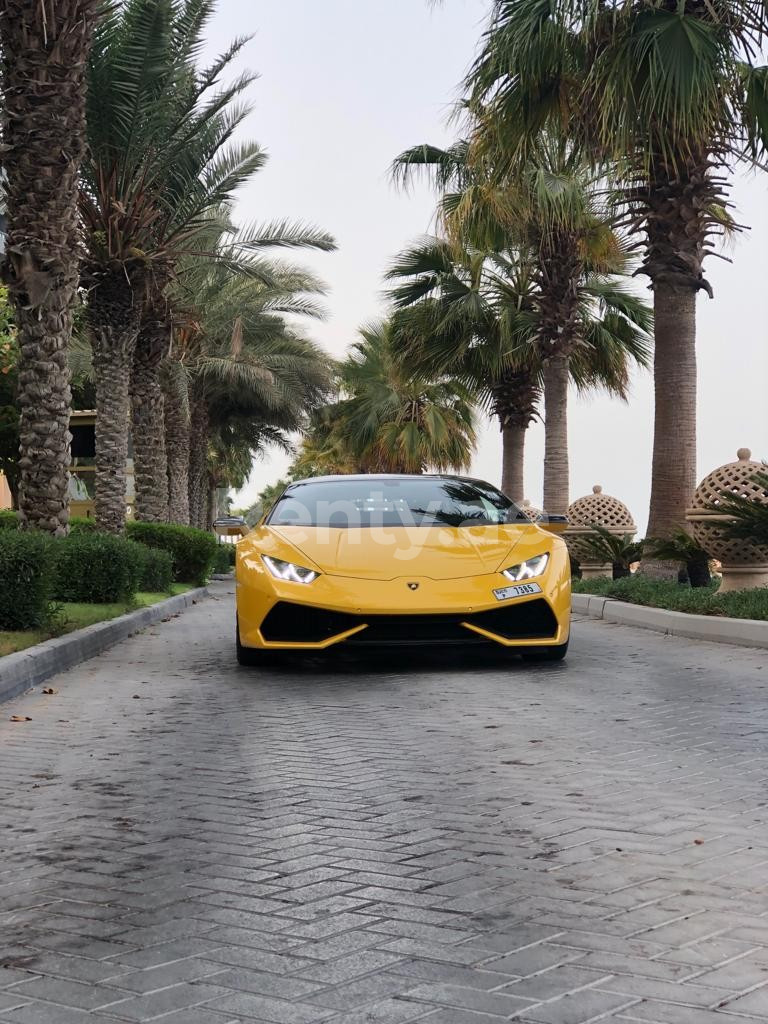 Gelb Lamborghini Huracan zur Miete in Dubai 5