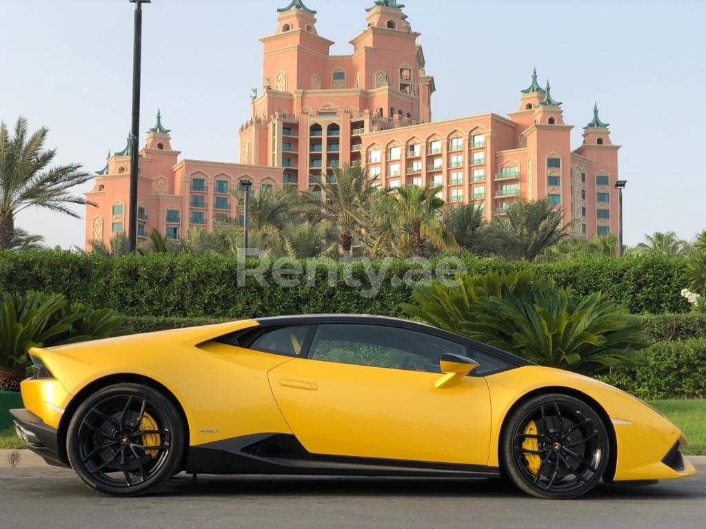 Amarillo Lamborghini Huracan en alquiler en Sharjah 9