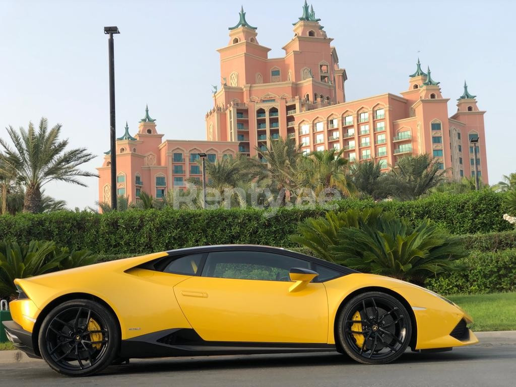 Gelb Lamborghini Huracan zur Miete in Dubai 10