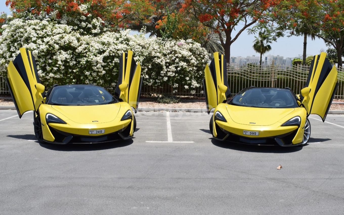 Giallo McLaren 570S Spider in affitto a Abu-Dhabi