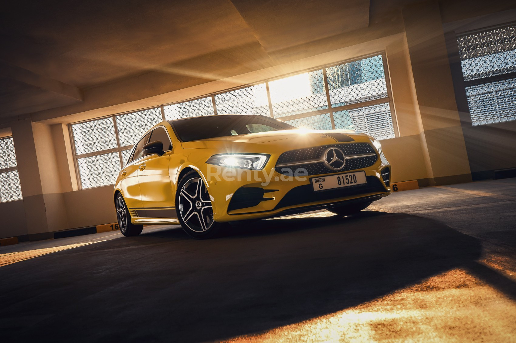 Giallo Mercedes A250 in affitto a Dubai 2