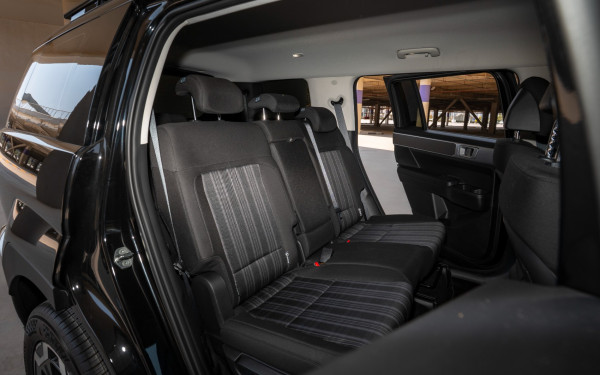  Black Hyundai Santa Fe Photo 8