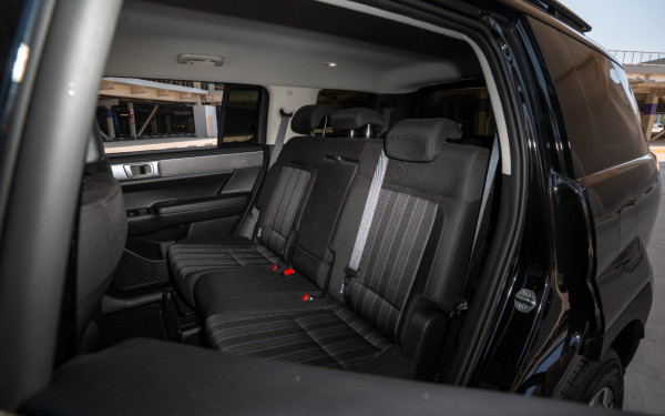  Black Hyundai Santa Fe Photo 11