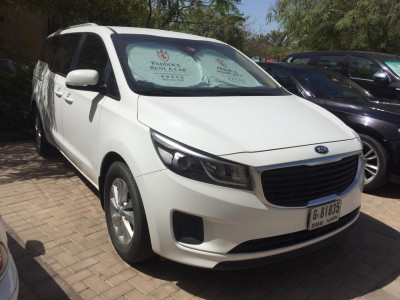  Blanc KIA Carnival Photo 3
