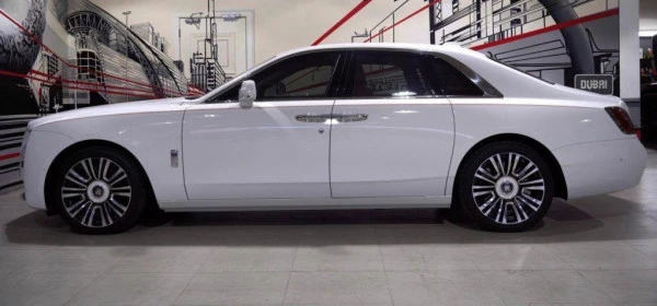  White Rolls Royce Ghost Photo 2