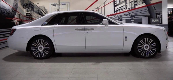  White Rolls Royce Ghost Photo 3