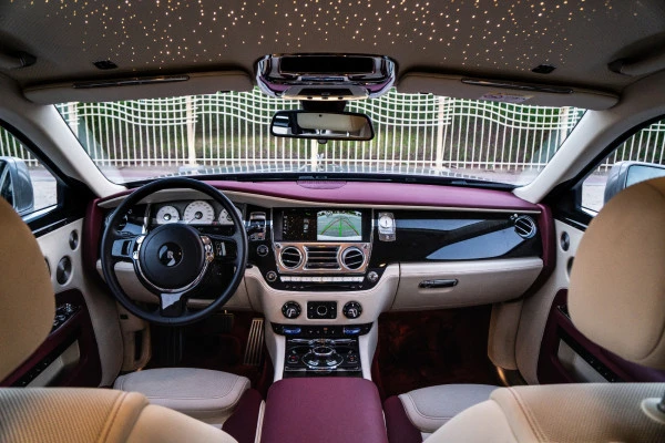  Silver Grey Rolls Royce Ghost Photo 3