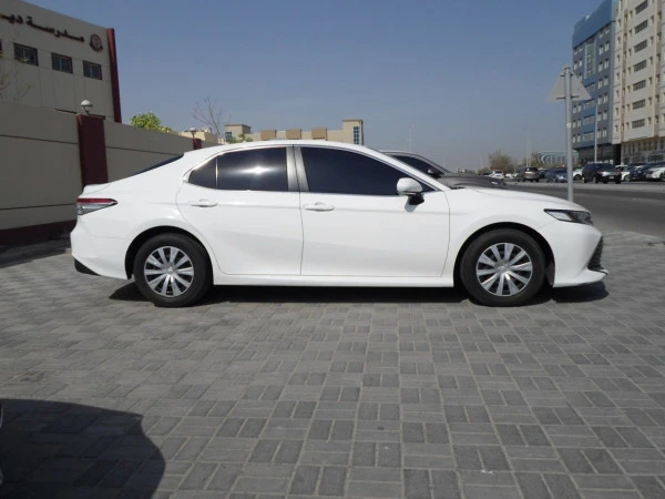  White Toyota Camry Photo 3