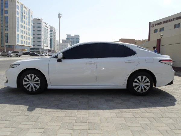  White Toyota Camry Photo 4