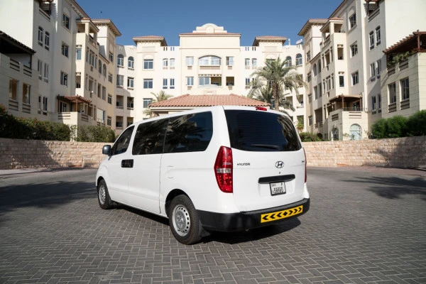  White Hyundai H1 Photo 2