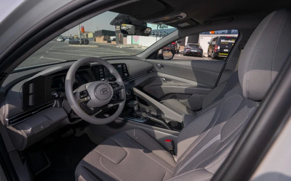  Grey Hyundai Elantra Photo 9