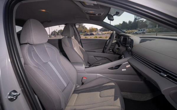  Grey Hyundai Elantra Photo 12