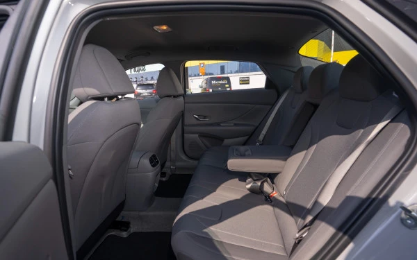  Grey Hyundai Elantra Photo 13