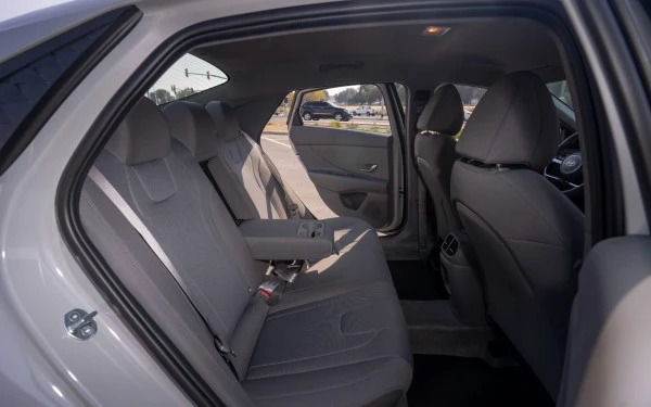  Grey Hyundai Elantra Photo 14