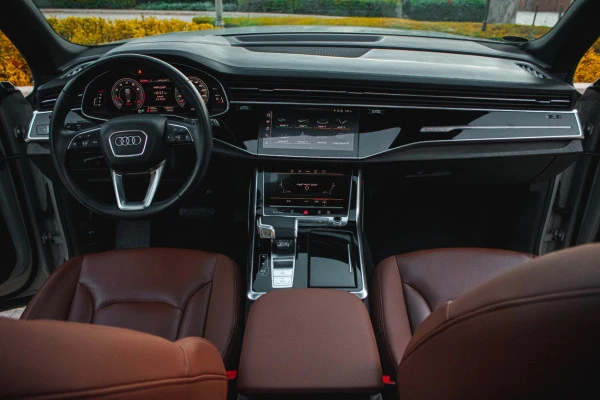  Beige Audi Q8 Photo 4