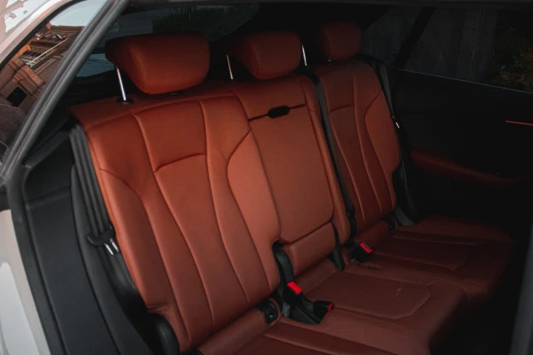  Beige Audi Q8 Photo 5