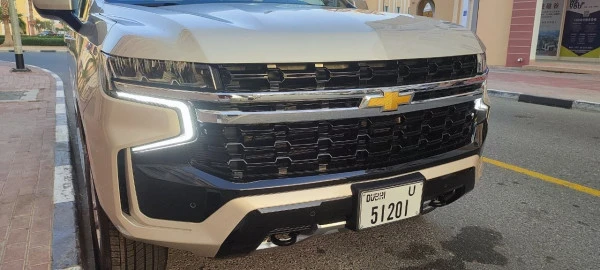  Beige Chevrolet Tahoe Photo 2