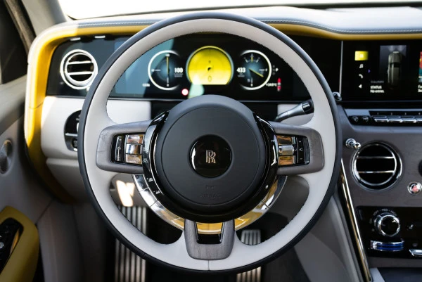  Beige Rolls Royce Cullinan Photo 6