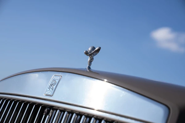  Beige Rolls Royce Cullinan Photo 13