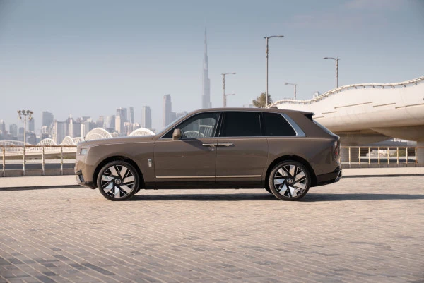  Beige Rolls Royce Cullinan Photo 15