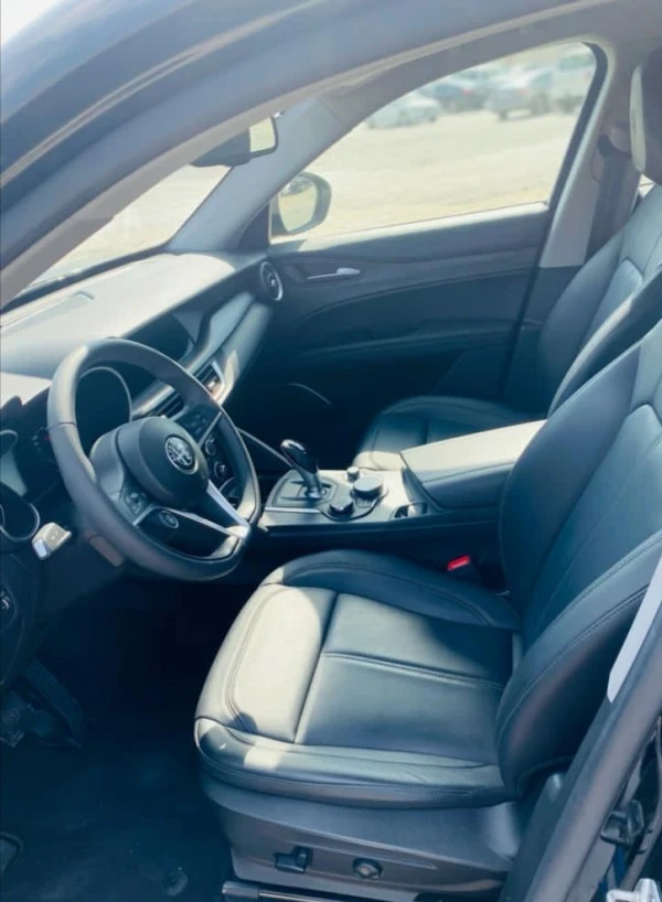  Black Alfa Romeo Stelvio Photo 5