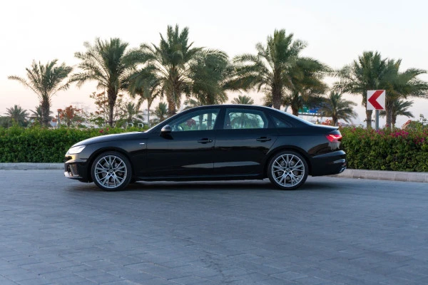  Black Audi A4 Photo 2