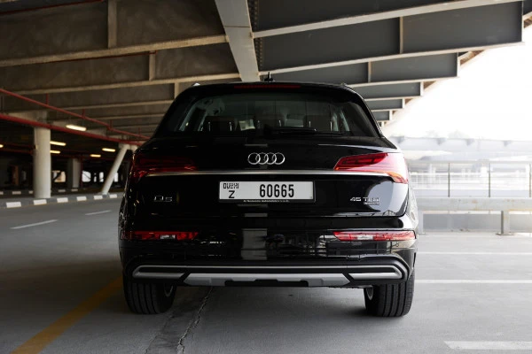  Black Audi Q5 45 TFSI quattro Photo 2