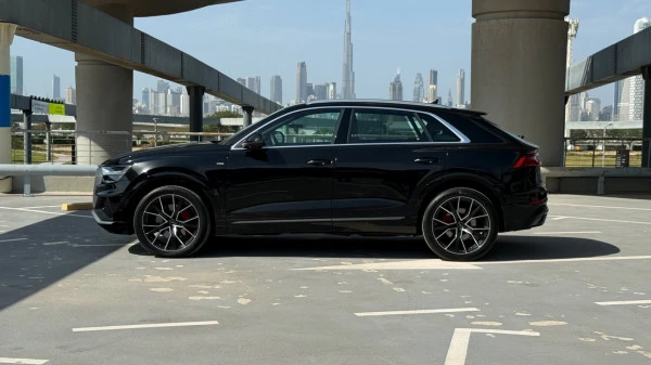  Negro Audi Q8 Photo 3