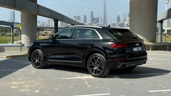  Negro Audi Q8 Photo 4