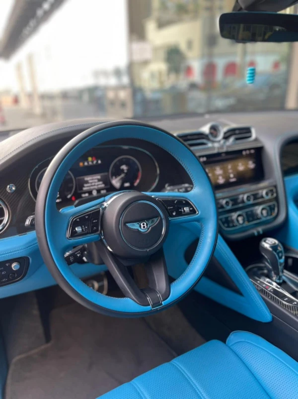  أسود بنتلي بينتايجا Photo 3