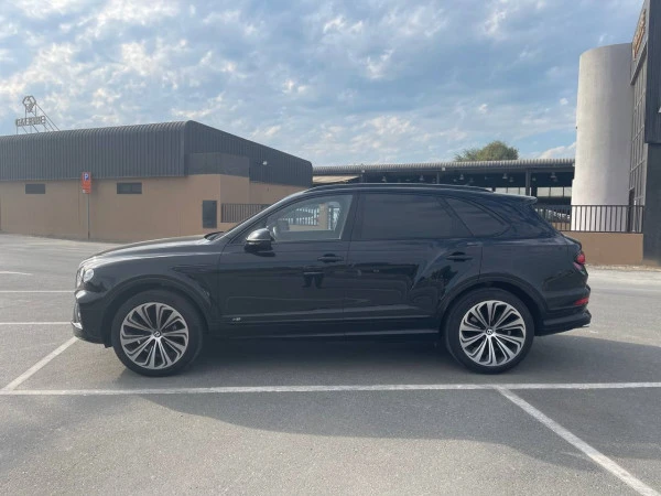 Negro Bentley Bentayga Photo 2