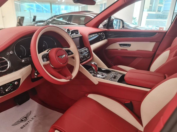  Noir Bentley Bentayga Photo 2