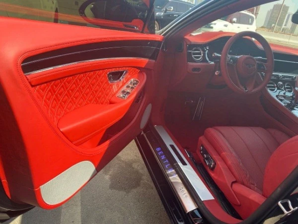  Черный Bentley Continental GT Photo 2