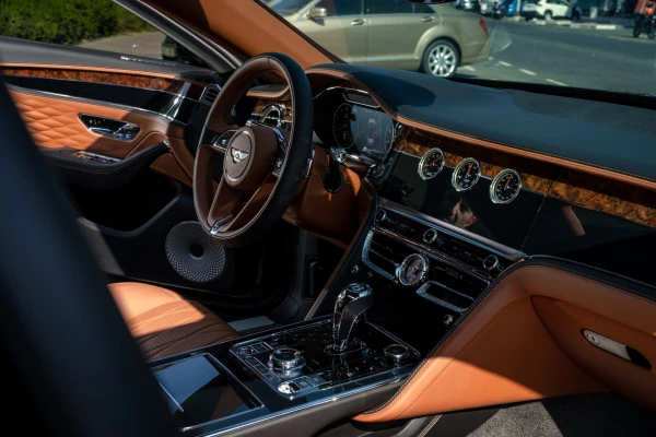  Schwarz Bentley Flying Spur Photo 3