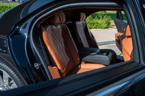  Schwarz Bentley Flying Spur Photo 6