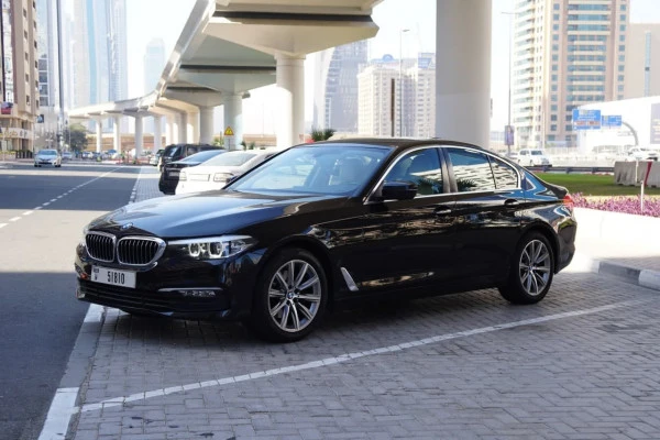  Черный BMW 5 Series Photo 2