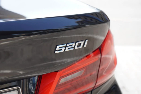  Черный BMW 5 Series Photo 3