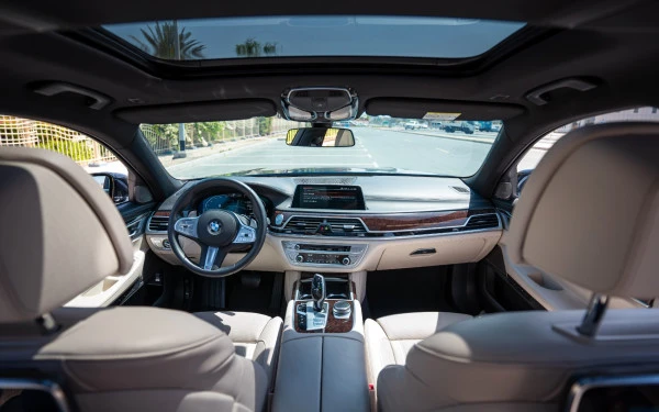  Black BMW 730Li Photo 5