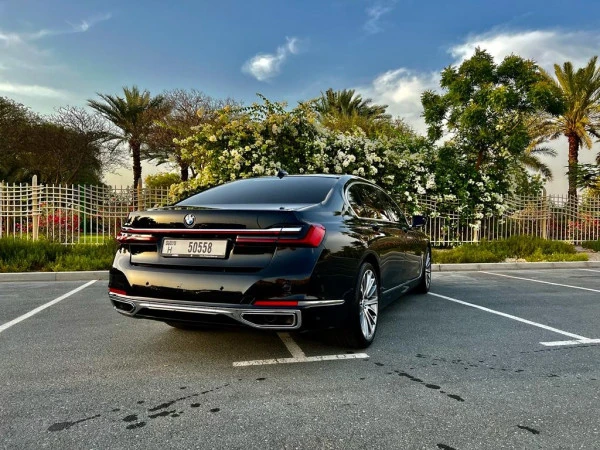  Schwarz BMW 730 Photo 3