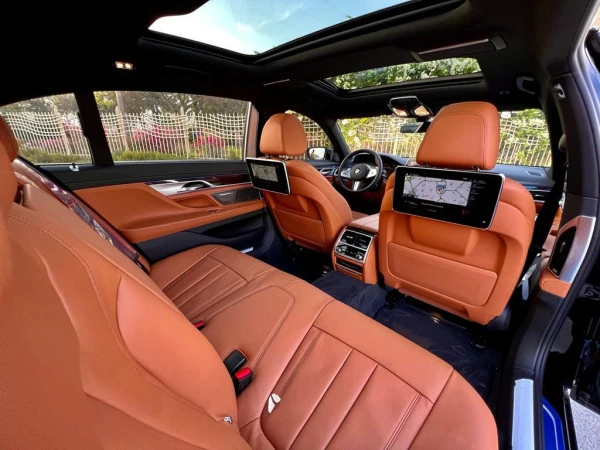  Schwarz BMW 730 Photo 4