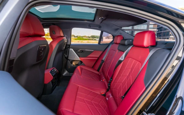  Black BMW 520i Photo 11