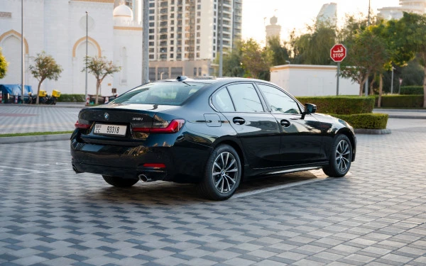  Black BMW 318i Photo 2