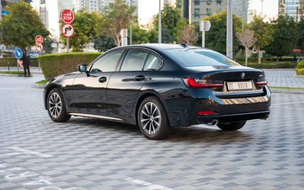  Black BMW 318i Photo 4