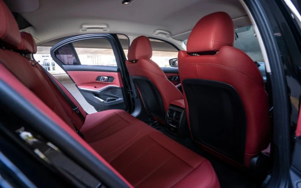  Black BMW 318i Photo 11